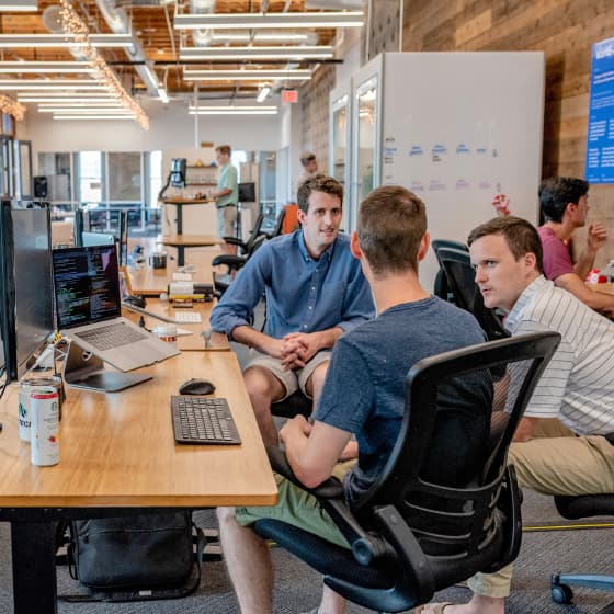 Collaboration d'équipe au bureau